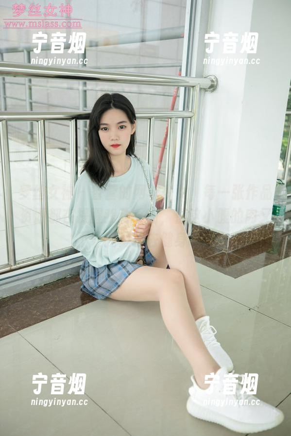 梦丝女神-香萱 梦丝女神 - 香萱的网球少女,每一张作品资源都在提醒我动一动,但这小腹的肉又不让我勇敢去健身啊。