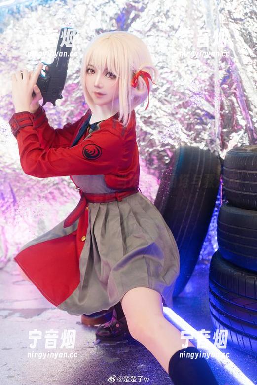 楚楚子w 楚楚子w的写真:当她的洛丽塔与蒸汽朋克畅聊起来…