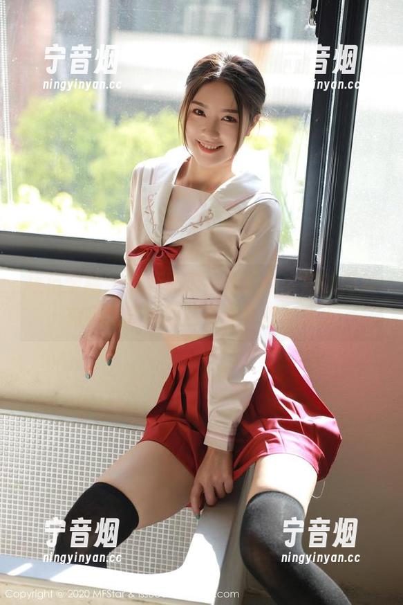 模范学院 - 翻开图册，发现小牛奶的肉丝似乎比我约的所有美食都更诱人