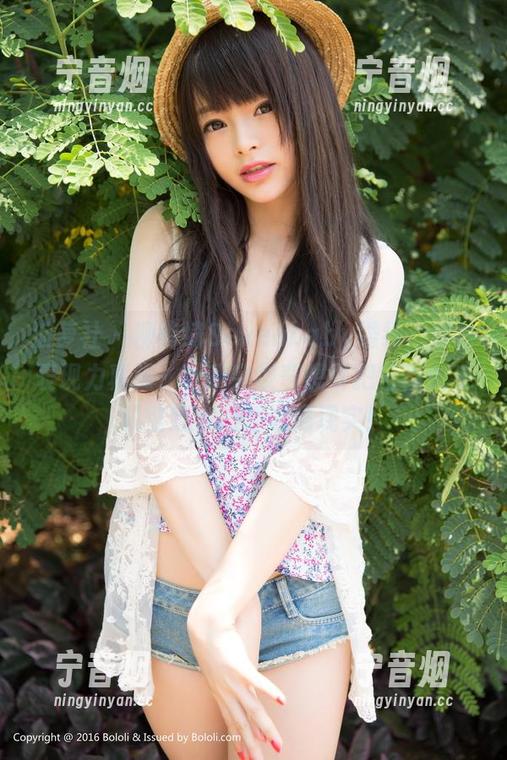 波萝社-柳侑绮Sevenbaby 波萝社 - 柳侑绮Sevenbaby婚纱,照片表现力真强,让我突发奇想要把它当做手机壁纸来短暂逃离现实!