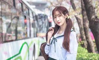 没有圣光的炒作，王羽杉的美脚安安静静地在图片中弘扬美感。