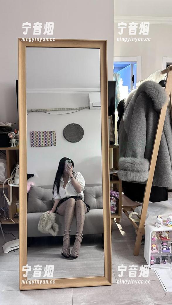 玫桃泡芙 微密圈 - 玫桃泡芙的图集:修女的挑逗与无圣光的碰撞,竟让人手心发热。