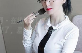 秀人网 – 在线欢呼！安然儿的连衣裙原图来了，差点以为我在翻杂志呢！