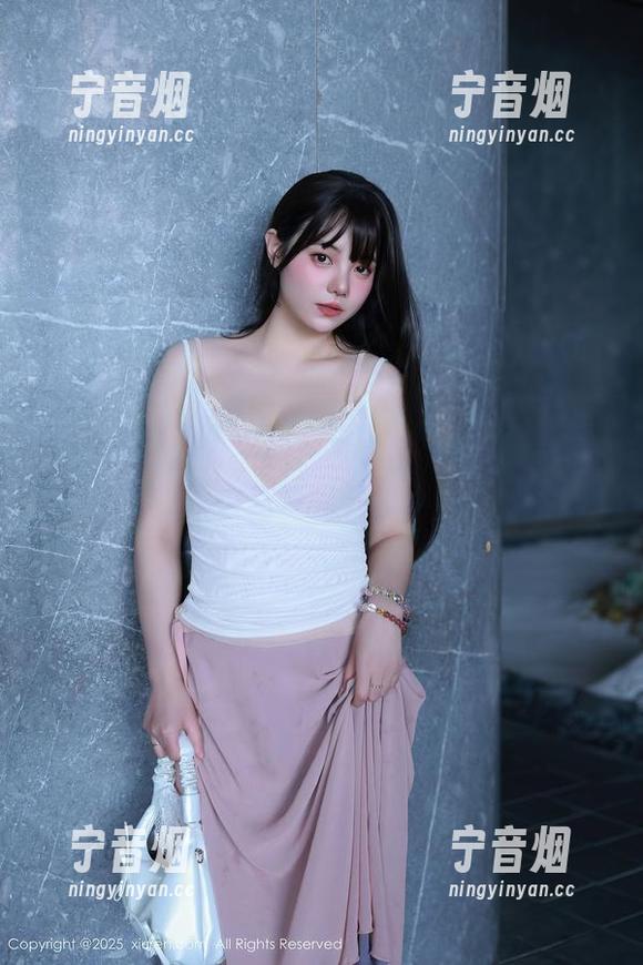 秀人网-盼盼玉奴 秀人网 - 盼盼玉奴在家其实不严肃——让我们赞叹这无圣光下的真实美图。