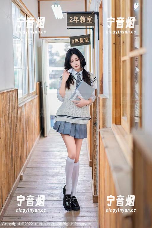 秀人网-米妮大萌萌 秀人网 - “米妮大萌萌”旗袍版:穿上这衣服,她是不是要开个新餐馆,都是旗袍和美食啊!