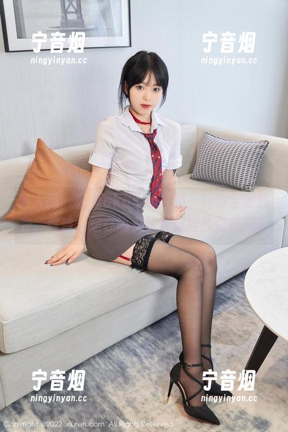 秀人网-蓝夏akasha 秀人网 - 蓝夏akasha登场,身穿全套皮衣,咳咳,是在隔着屏幕想给我炫耀吗?