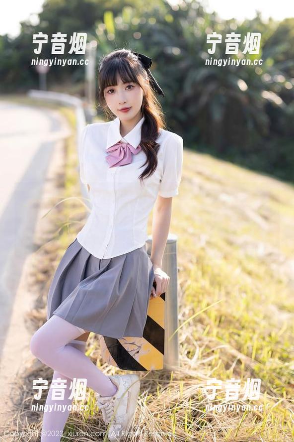 秀人网-陆萱萱 秀人网 - 陆萱萱的银行经理制服写真——想好壁纸的位置了吗?给你点小建议,可能会显得更有意思。