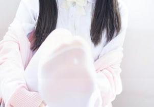 稚乖画册 – 赤西夜夜图集：美腿喧嚣背后的平静，脑子里像飞来了很多问号。