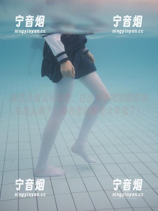 紧急企划 紧急企划又玩魔法,白丝格子裙的原图实在是太美了!图包里的胶卷太幸福了!