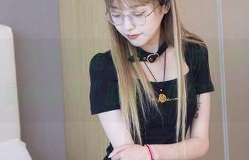 袜啵啵 – 不仅仅是女仆，小沫的套图让你重新审视“服务”的定义。