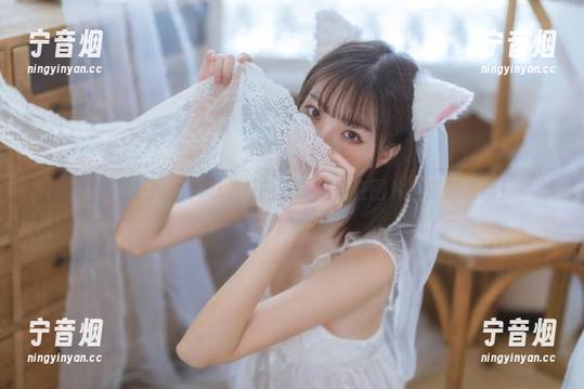 许岚LAN 一件白裙子,许岚LAN的多重角色在图片和资源之间!