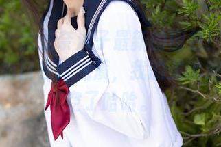 语画界 – 这是奈沐子最新的图包！自拍中那种轻松自在的气质，我的灵魂突然被掏空了哈哈。