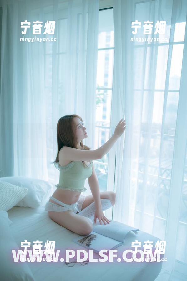 轰趴猫-苏小暖 轰趴猫 - 美腿大赏?苏小暖的全套写真能把你暴击得没脾气。
