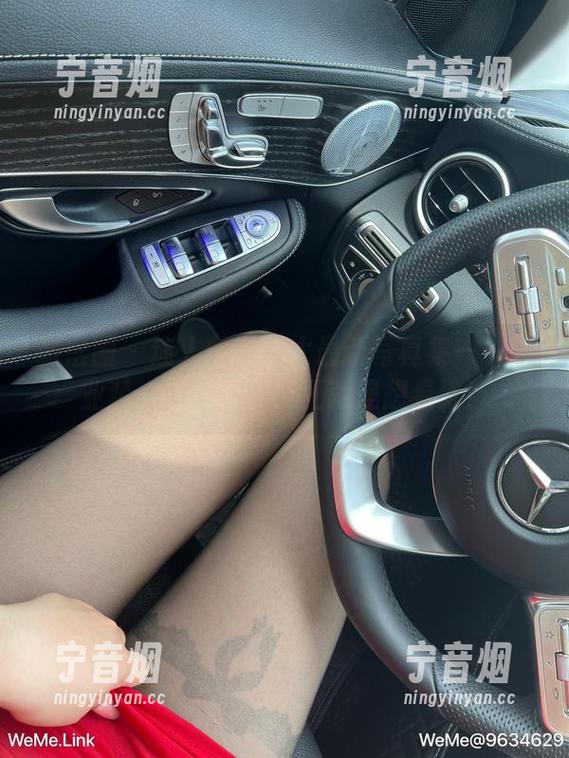 微密圈 - 迷人的五姨太最新写真集——职业装，别问我，反正就是想看她！