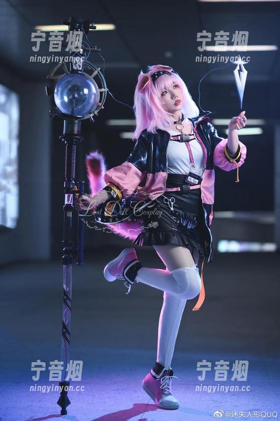 迷失人形QUQ 听说迷失人形QUQ最近在搞月下巡游的写真图包,喂,赶紧给我来一点新鲜感呀。