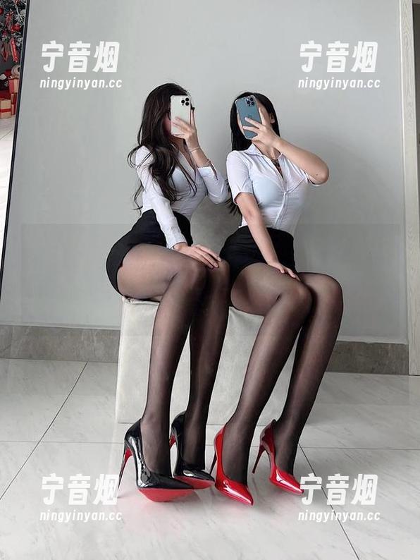 陈大小姐 微密圈 - 比基尼黑白大战:在陈大小姐的图库里,不只是不一样的视觉,还是一种心理挑战!