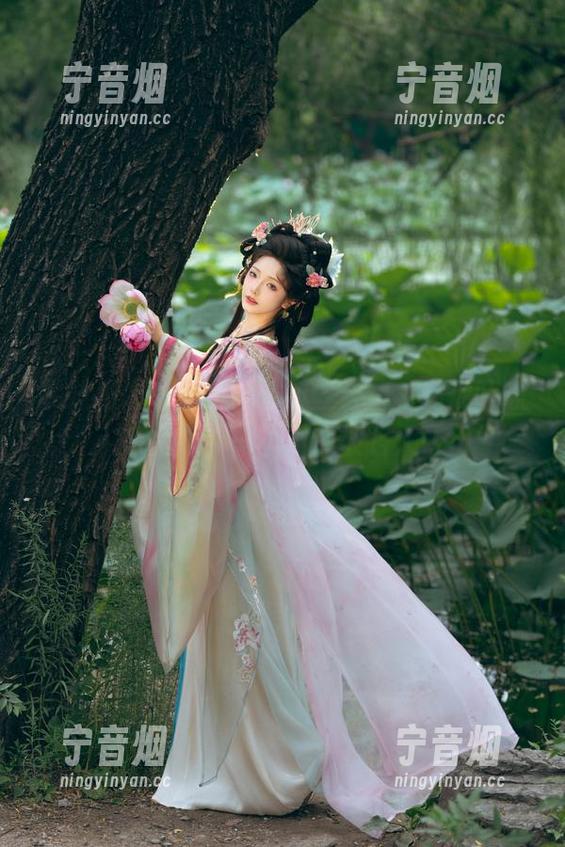 雯妹不讲道理 雯妹不讲道理的粉色肉丝合集,随便吓唬人的壁纸,一不小心被路人认出