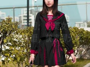 “魔镜街拍”套图：高美女在户外热裤里闪闪惹人爱，快来聊天哦！